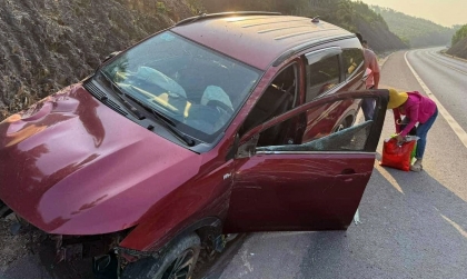 Ảnh TNGT: Thêm Toyota Rush gặp tai nạn trên cao tốc La Sơn - Cam Lộ